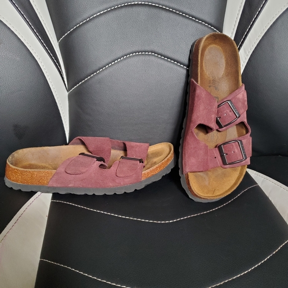 🚫SOLD🚫Betula by Birkenstock Arizona Sandals Maroon - Picture 2 of 8